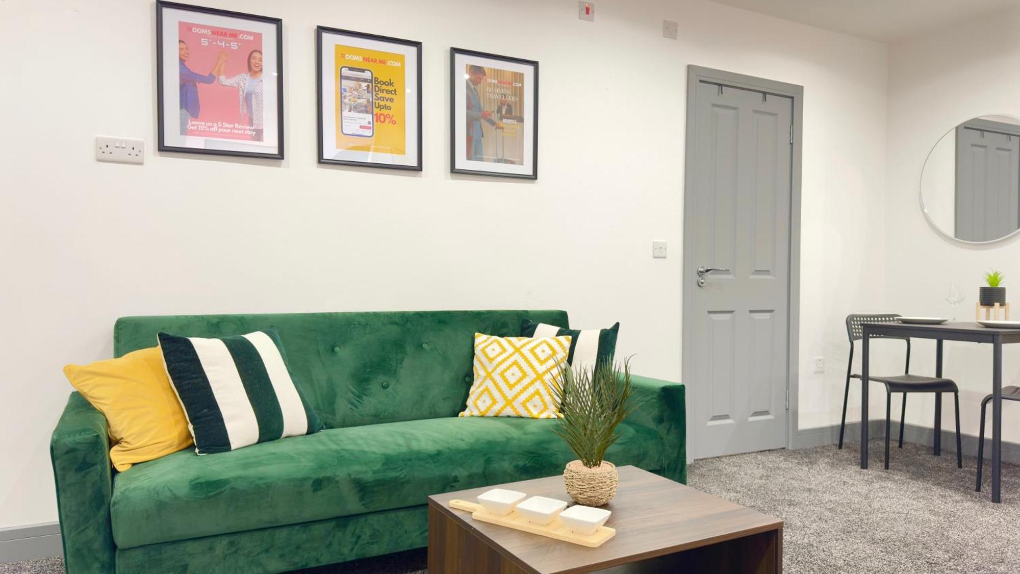 Rnm - Upgraded Business Stay For Travelling Contractors, All Amenities, Private Access Entire Place, Kitchen & Washroom, Smart Tv, Easy Access, Parking Nearby Cradley Heath Exterior photo