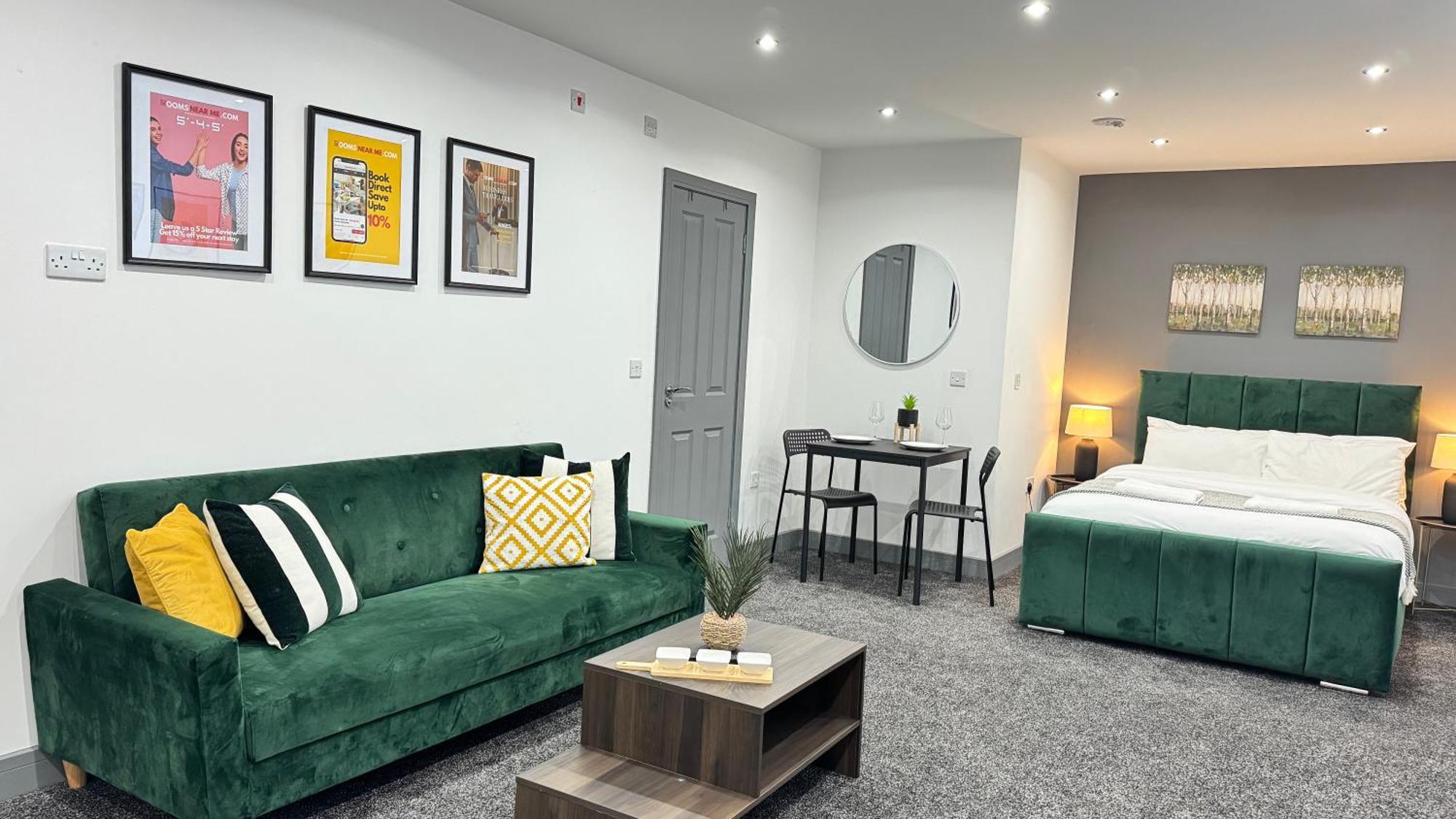 Rnm - Upgraded Business Stay For Travelling Contractors, All Amenities, Private Access Entire Place, Kitchen & Washroom, Smart Tv, Easy Access, Parking Nearby Cradley Heath Exterior photo