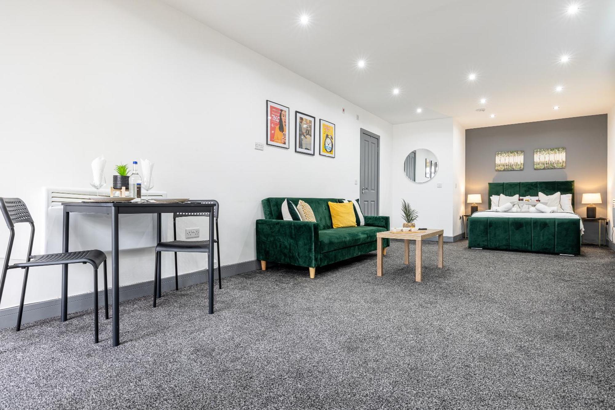 Rnm - Upgraded Business Stay For Travelling Contractors, All Amenities, Private Access Entire Place, Kitchen & Washroom, Smart Tv, Easy Access, Parking Nearby Cradley Heath Exterior photo