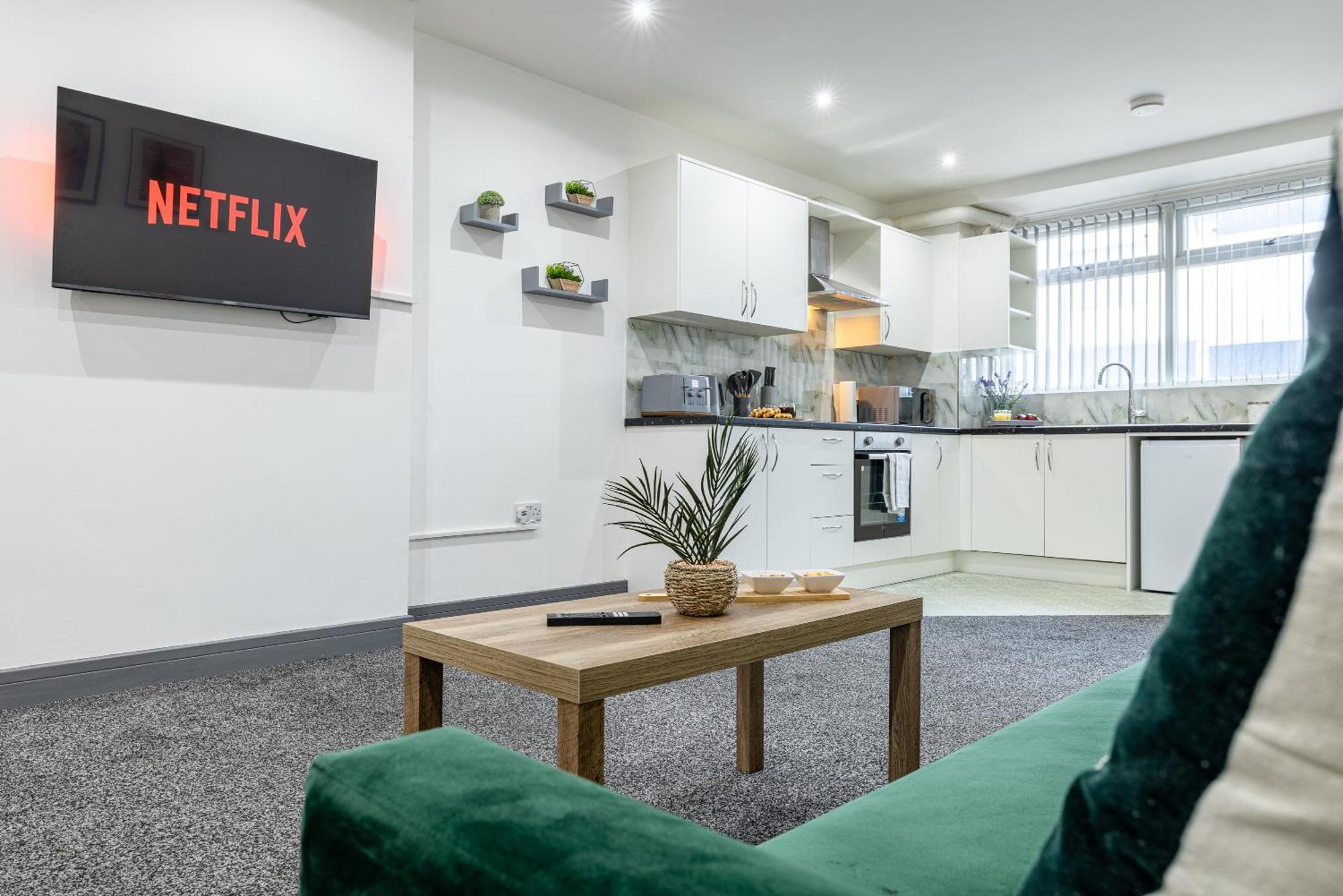 Rnm - Upgraded Business Stay For Travelling Contractors, All Amenities, Private Access Entire Place, Kitchen & Washroom, Smart Tv, Easy Access, Parking Nearby Cradley Heath Exterior photo