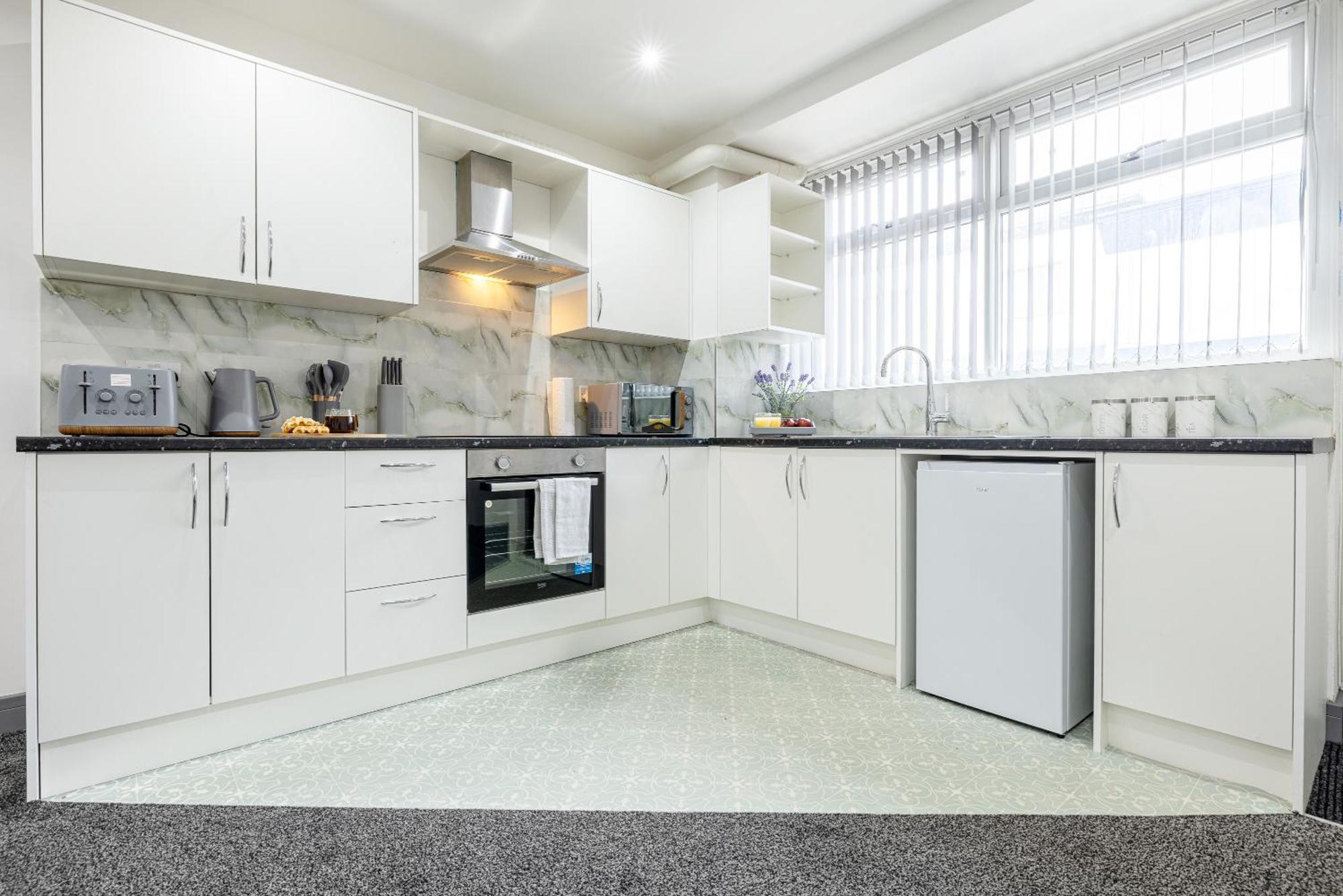 Rnm - Upgraded Business Stay For Travelling Contractors, All Amenities, Private Access Entire Place, Kitchen & Washroom, Smart Tv, Easy Access, Parking Nearby Cradley Heath Exterior photo