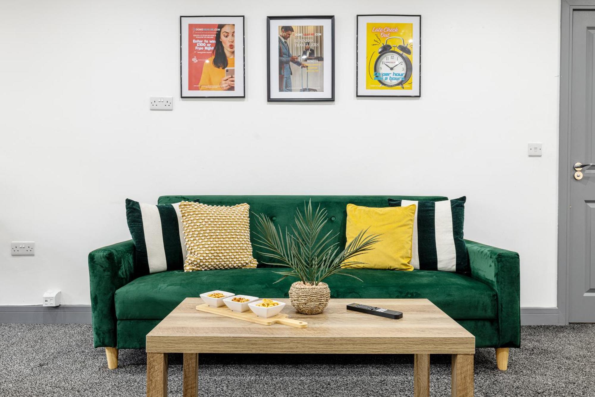 Rnm - Upgraded Business Stay For Travelling Contractors, All Amenities, Private Access Entire Place, Kitchen & Washroom, Smart Tv, Easy Access, Parking Nearby Cradley Heath Exterior photo
