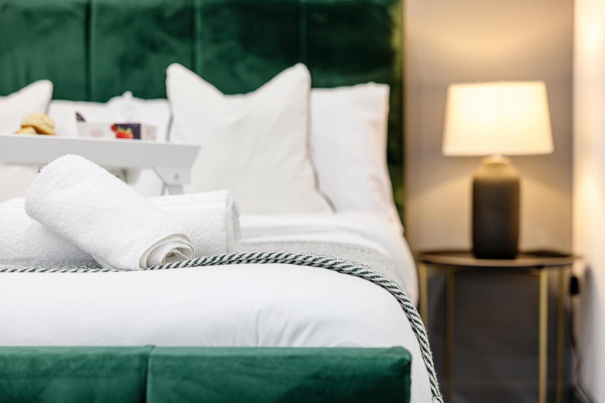 Rnm - Upgraded Business Stay For Travelling Contractors, All Amenities, Private Access Entire Place, Kitchen & Washroom, Smart Tv, Easy Access, Parking Nearby Cradley Heath Exterior photo